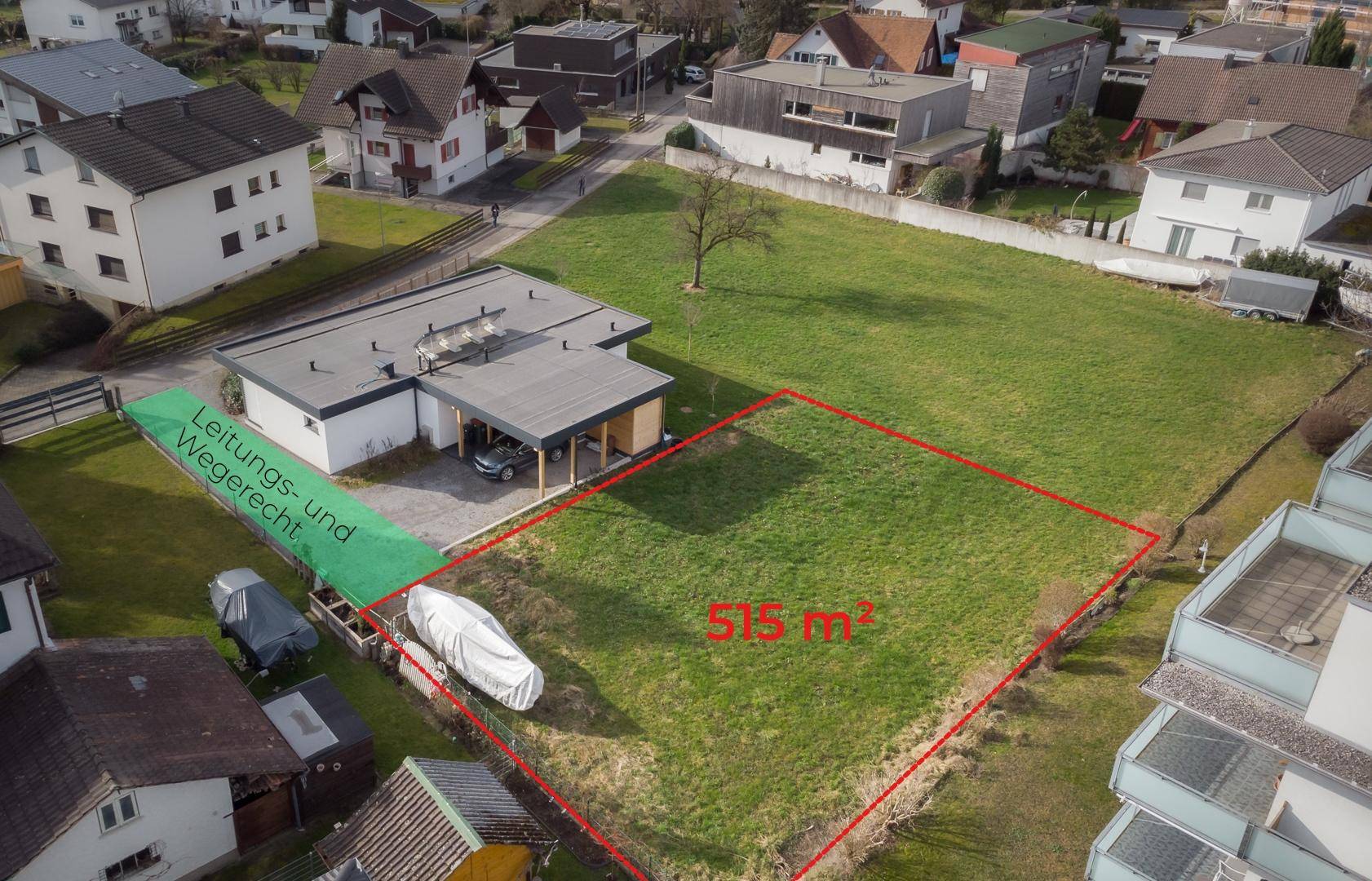 Luftaufnahme eines 515 m² großen Baugrundstücks mit eingezeichnetem Leitungs- und Wegerecht.