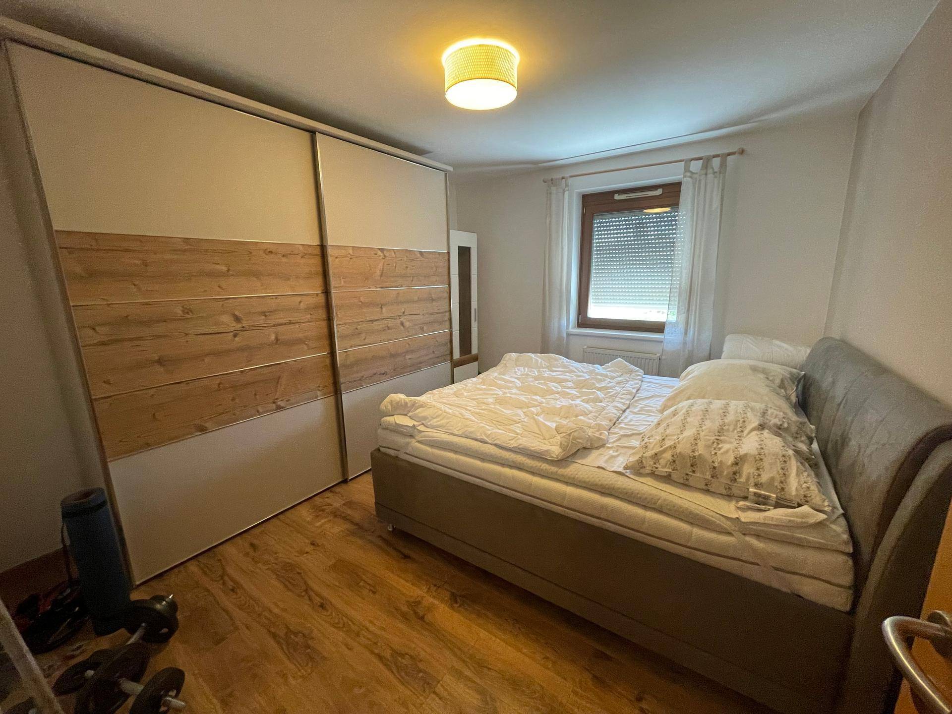 Helle, komplett neu renovierte und möblierte 66 m² Wohnung mit Balkon in Neusiedl am See – ab September 2026 verfügbar – pohled 4