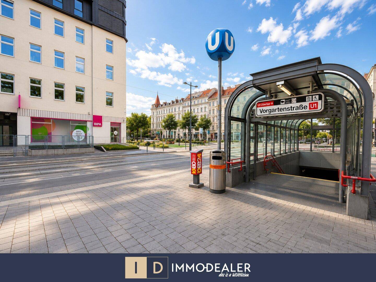 Außenansicht eines Gebäudes mit der U-Bahn-Station Vorgartenstraße U1 und umliegender Stadtlandschaft.
