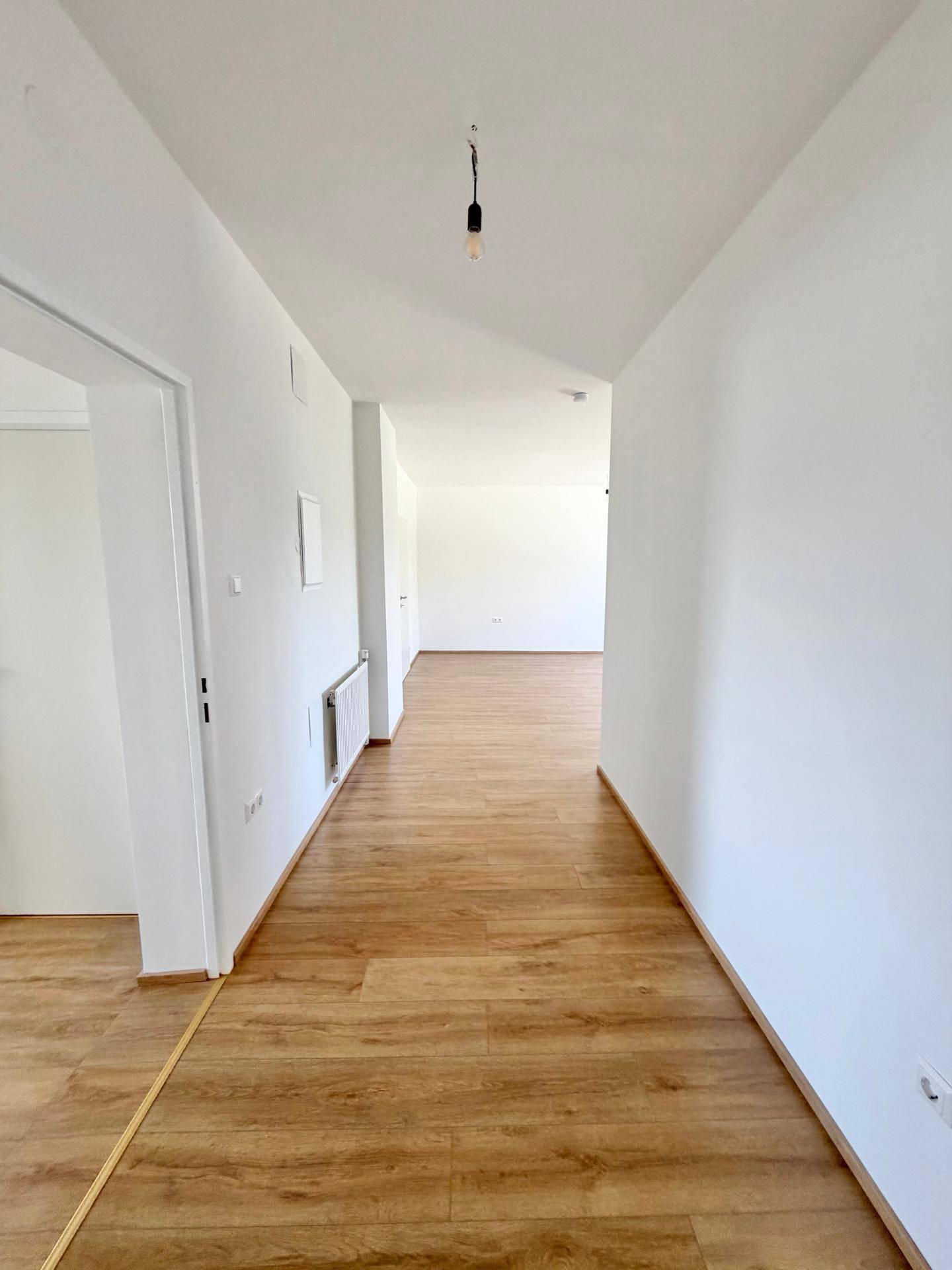 Neu renovierte 3-Zimmer-Wohnung am Schlosspark | nahe Wien - Mehr