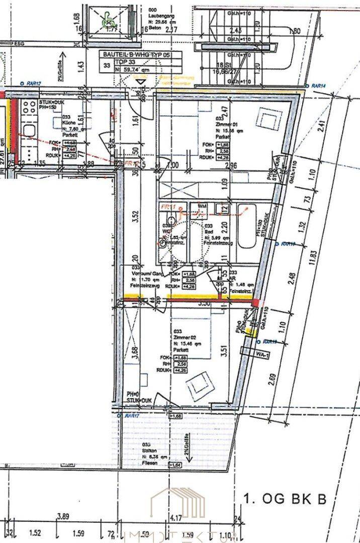 Detaillierter Grundriss einer Wohnung mit offenem Wohnbereich und Balkon.