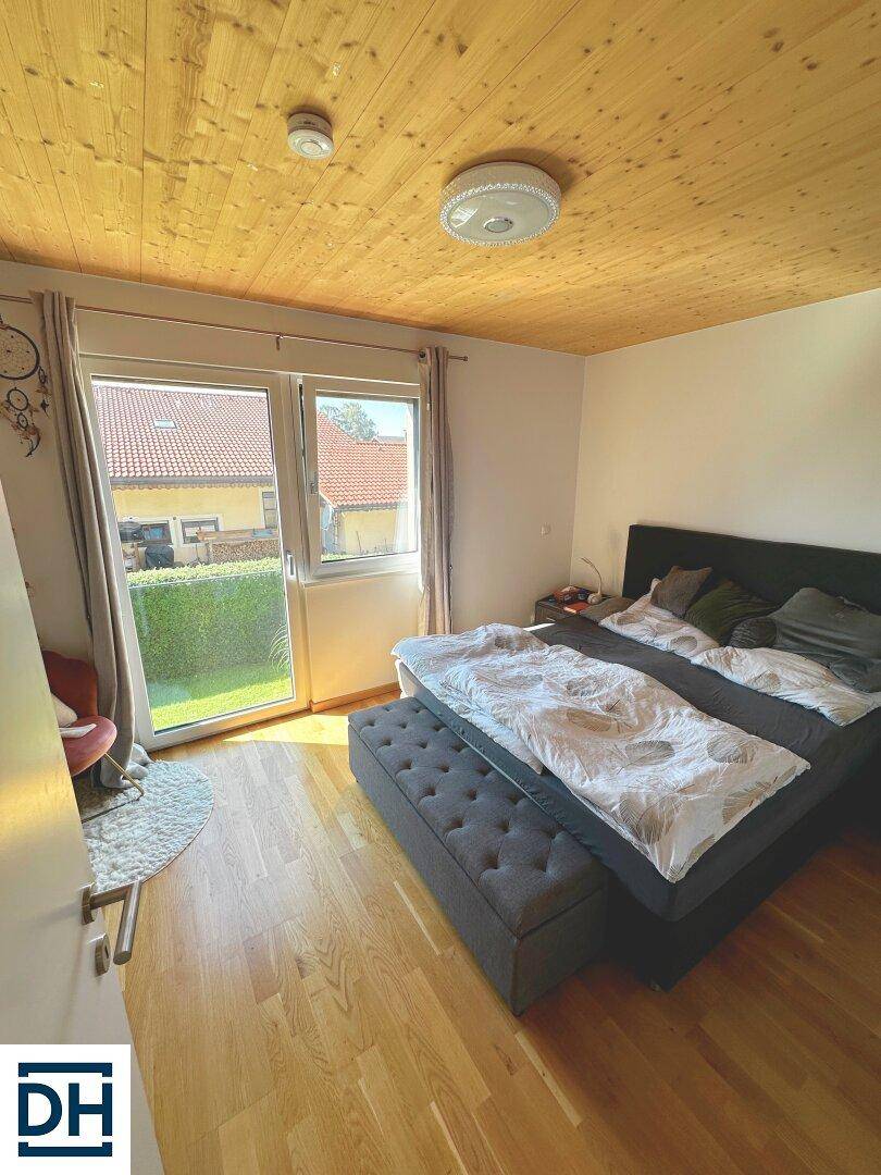 Schlafzimmer 1