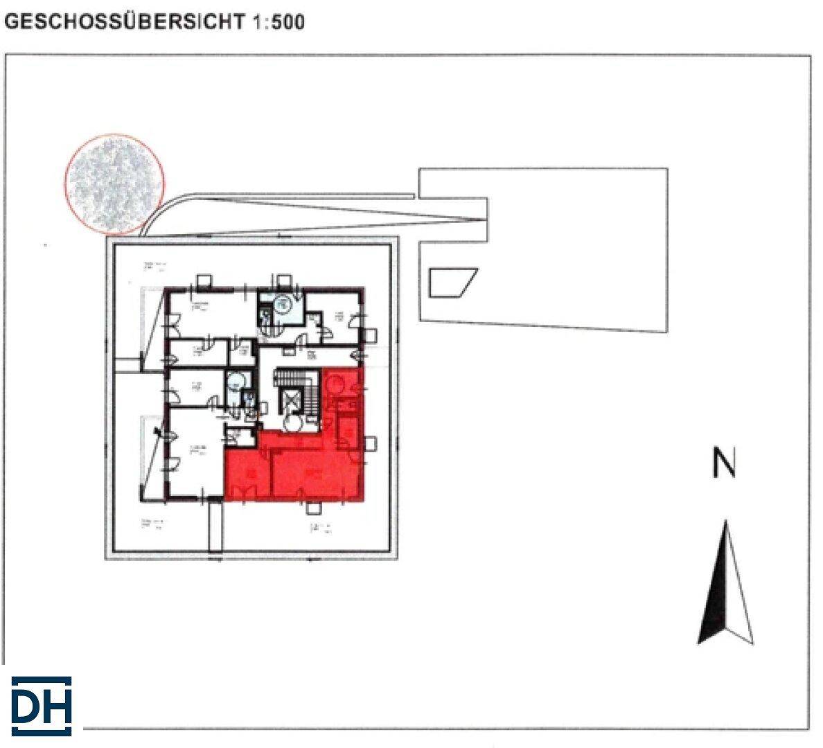 Übersichtlicher Geschossplan eines Gebäudes mit markierter Wohneinheit und Nordausrichtung.