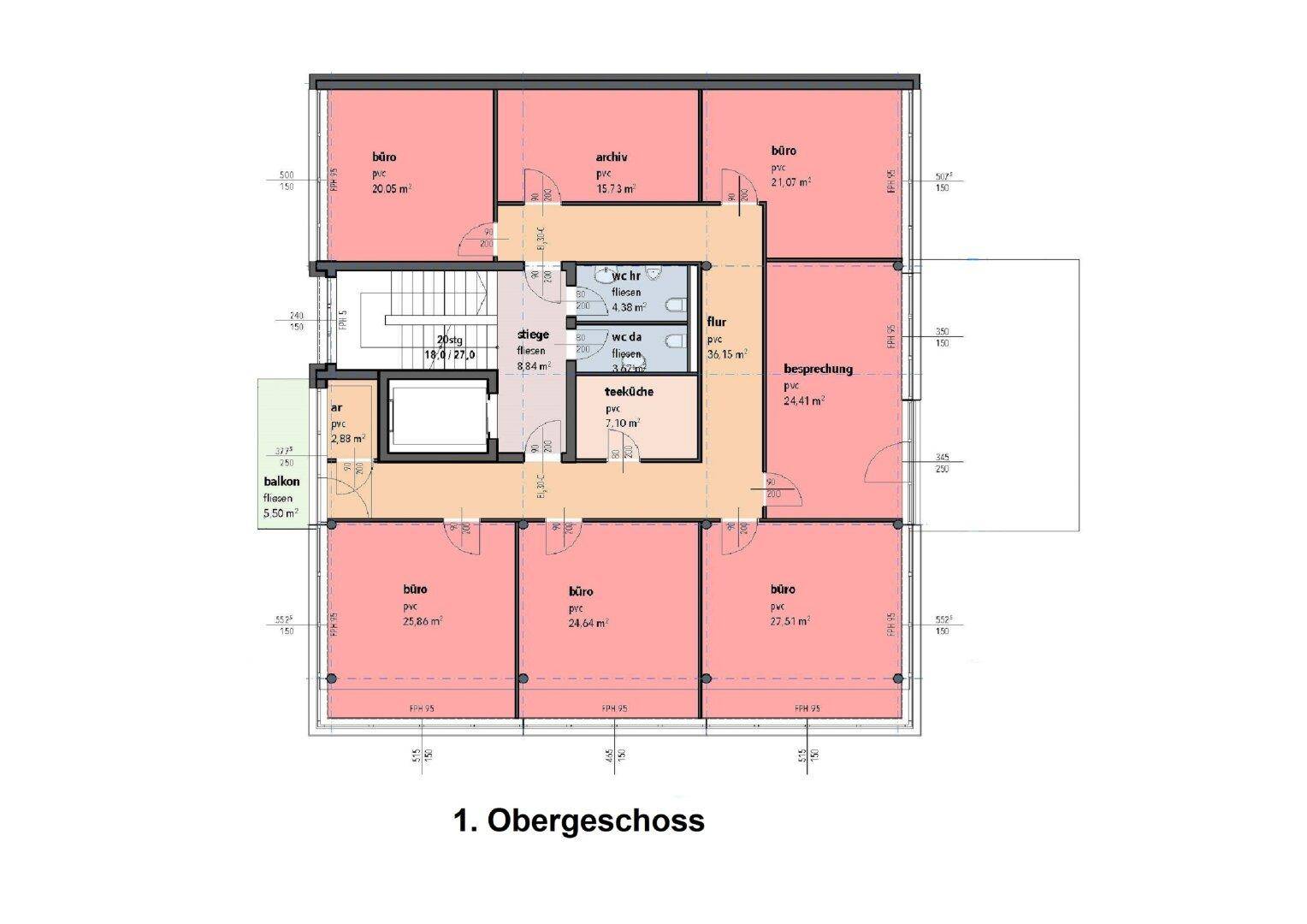 Grundriss des ersten Obergeschosses des Bürokomplexes mit mehreren Büros, Besprechungsräumen und Balkon.