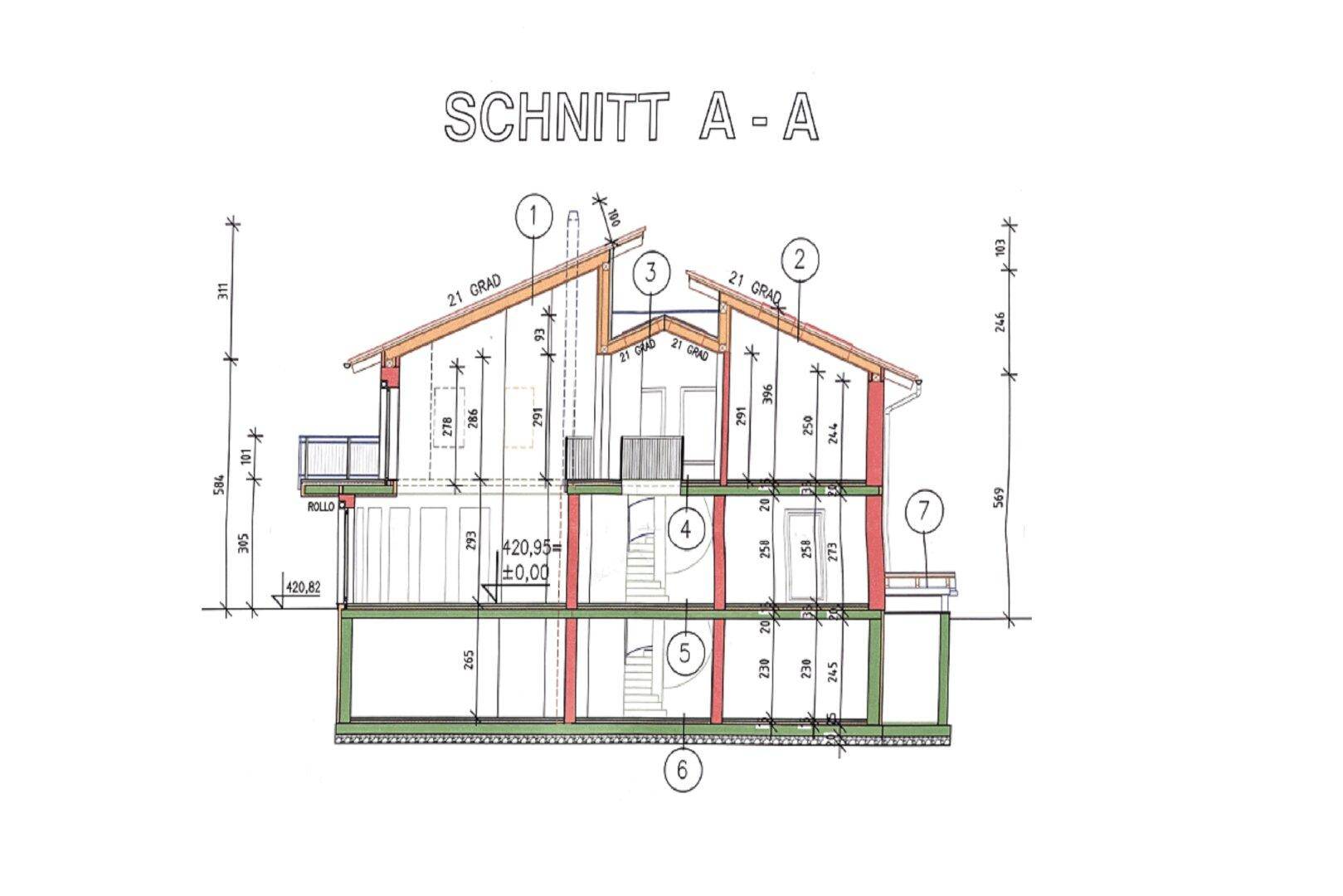 Gebäudeschnitt A-A zeigt die interne Struktur, Geschosse und Dachneigung des Hauses.