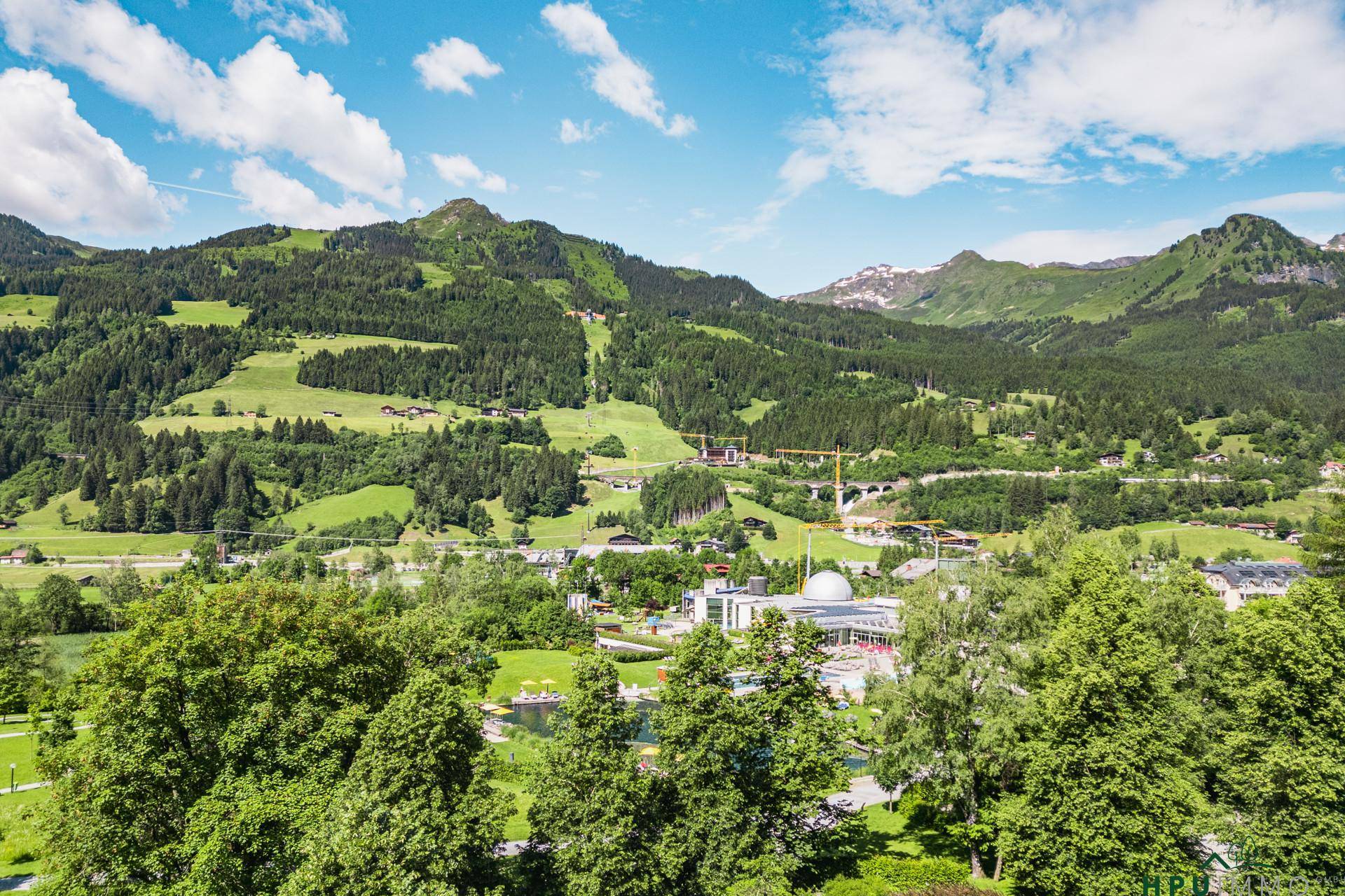 Blick Therme und Schlossalm