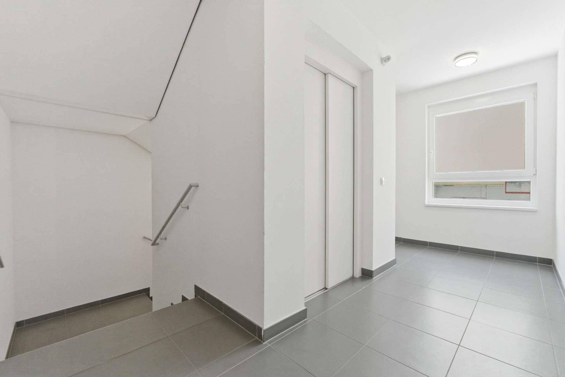 Stiegenhaus mit Lift