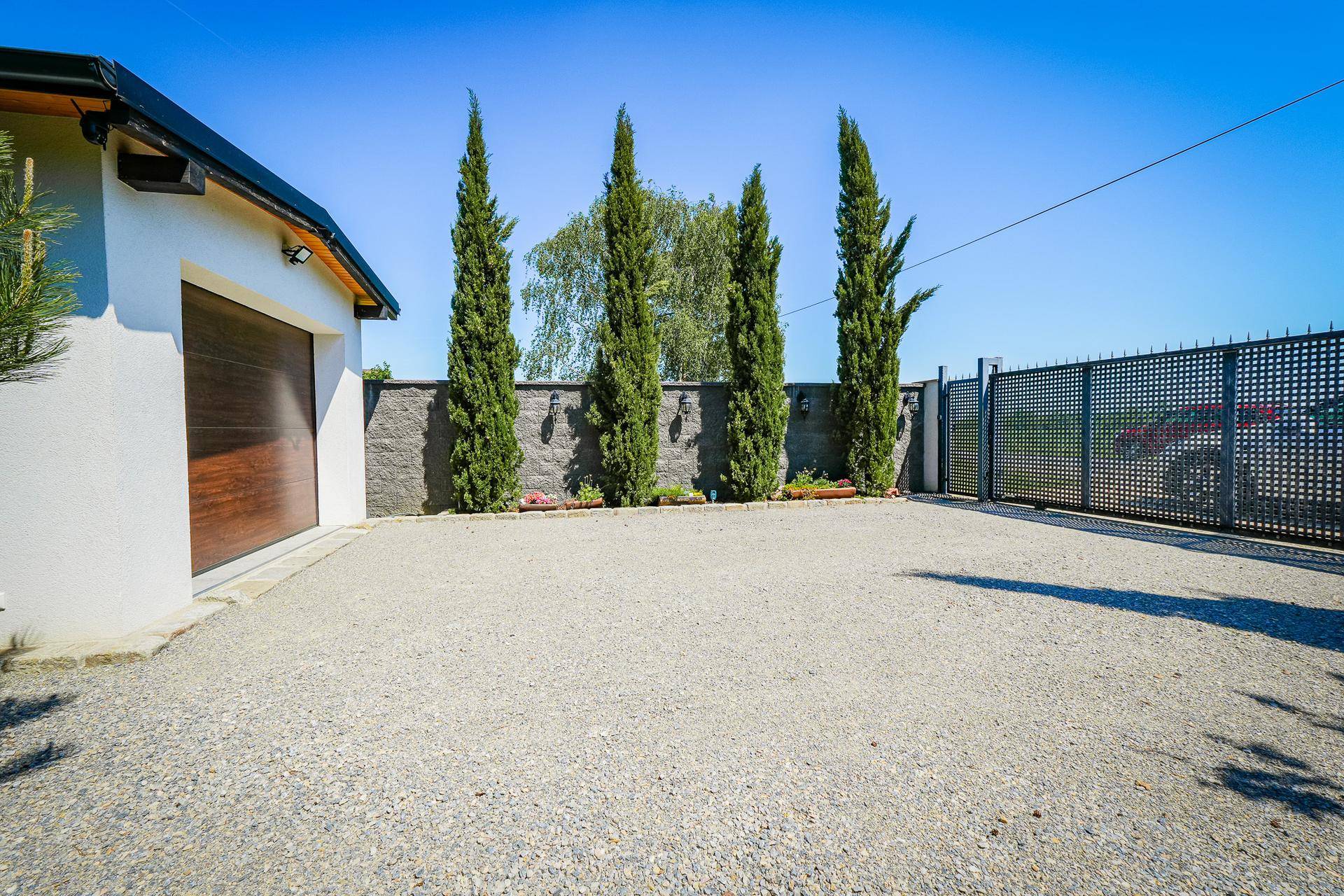 Vorplatz Garage