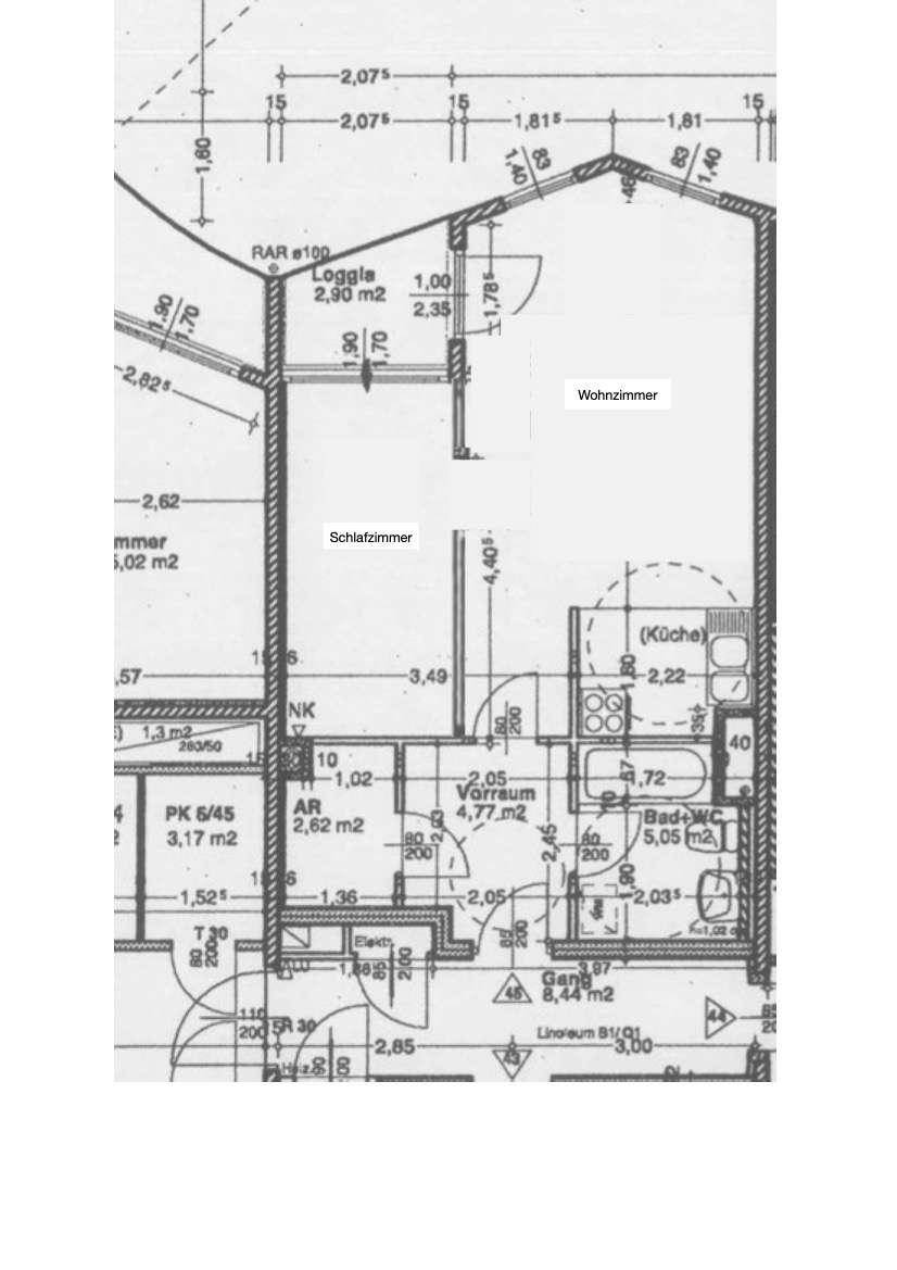 Grundrissplan mit Wohnzimmer, Schlafzimmer und weiteren Räumen sowie Maßangaben.