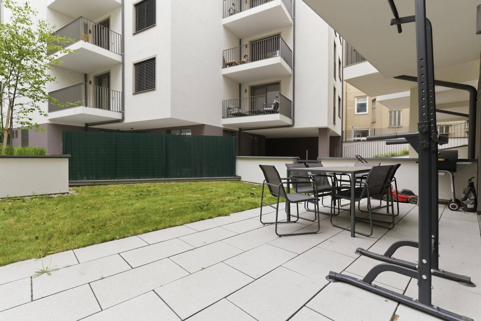 Terrasse mit Gartenbereich
