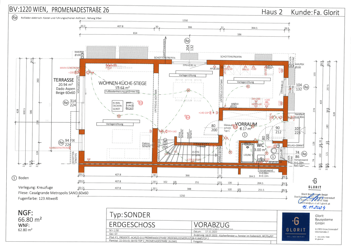 Technischer Grundriss des Erdgeschosses mit Wohnküche, WC und Terrassenzugang.