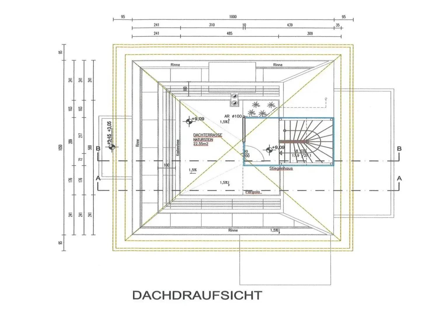 Dachaufsicht mit einer großzügigen Dachterrasse und dem Zugang zum Treppenhaus.