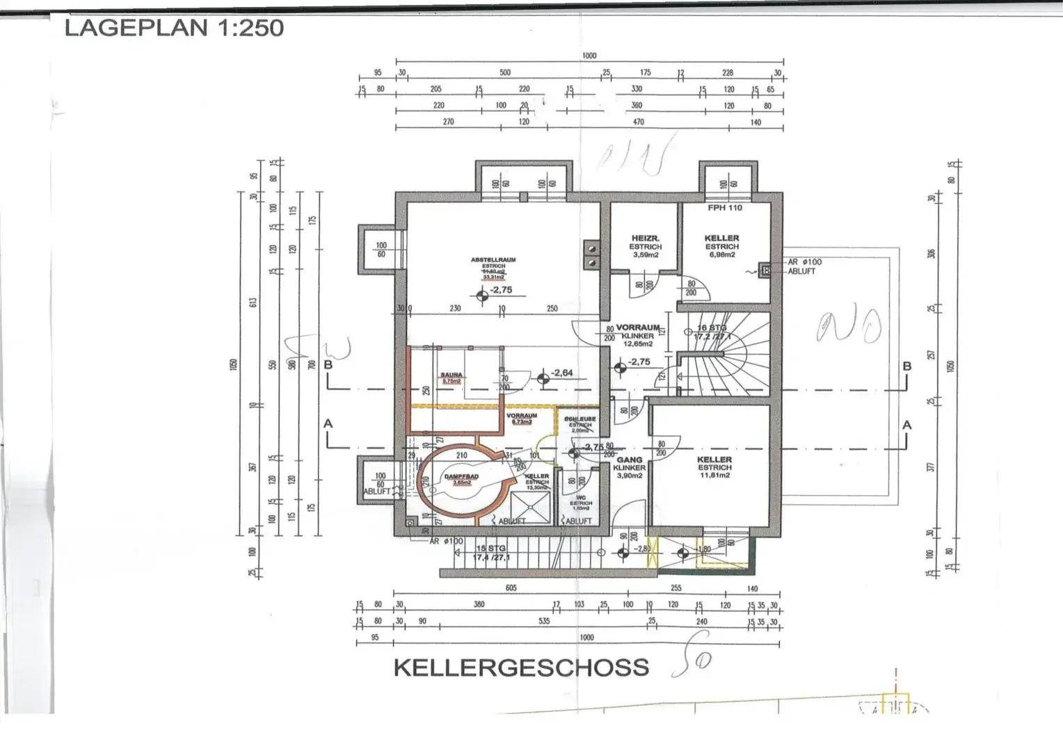 Grundriss des Kellergeschosses mit Abstellräumen, Heizraum, Bad und Waschküchenbereich.