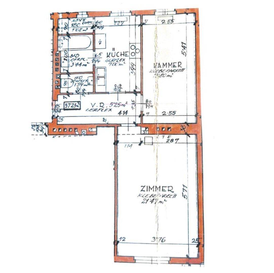 Handgezeichneter Grundriss einer Wohnung mit Raumaufteilung und Flächenangaben.