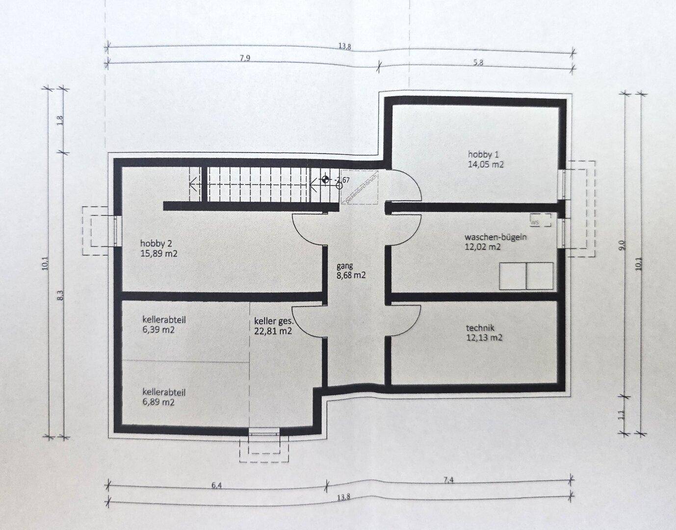 Grundriss des Kellergeschosses mit Hobbyräumen, Waschküche und Abstellbereichen.