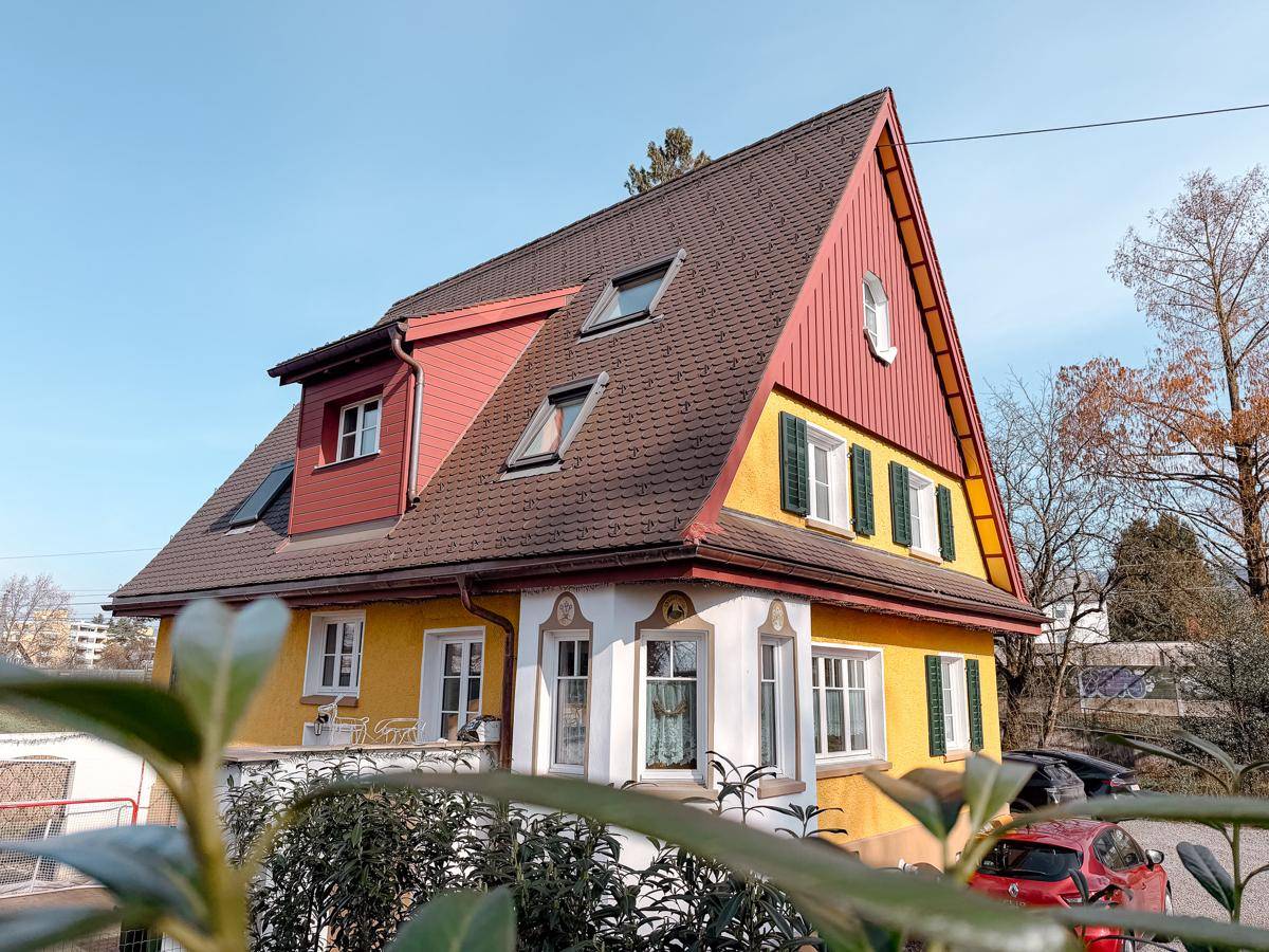 Stilvolle und heimelige Atmosphäre: Einfamilienhaus mit großem Grundstück in Dornbirn - Mehr