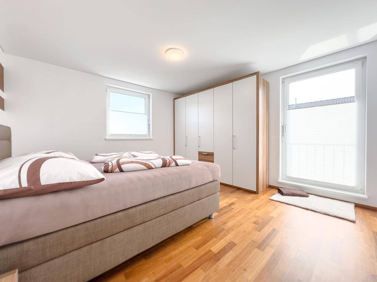 Schlafzimmer 1