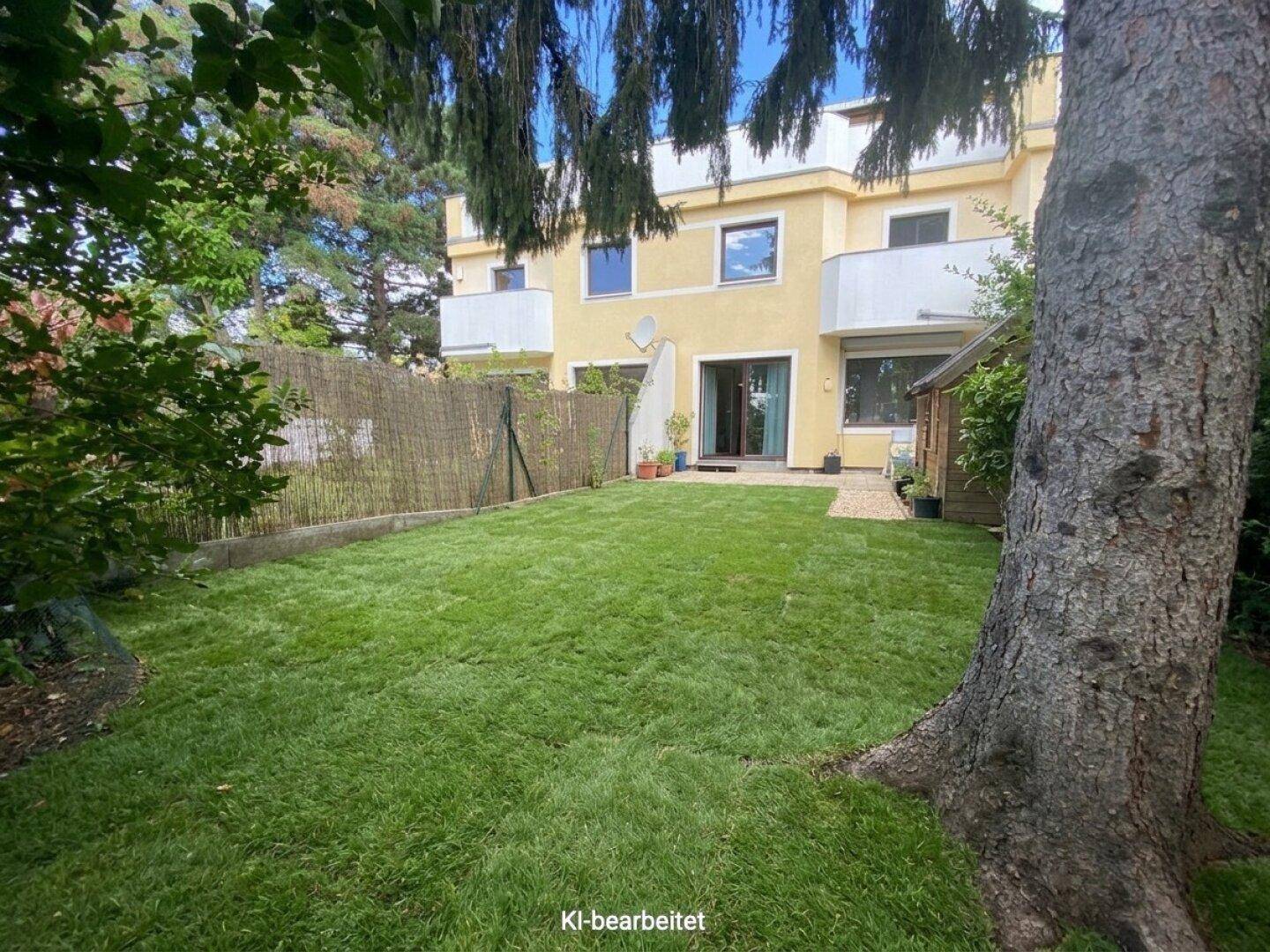 Garten mit neuem Gras
