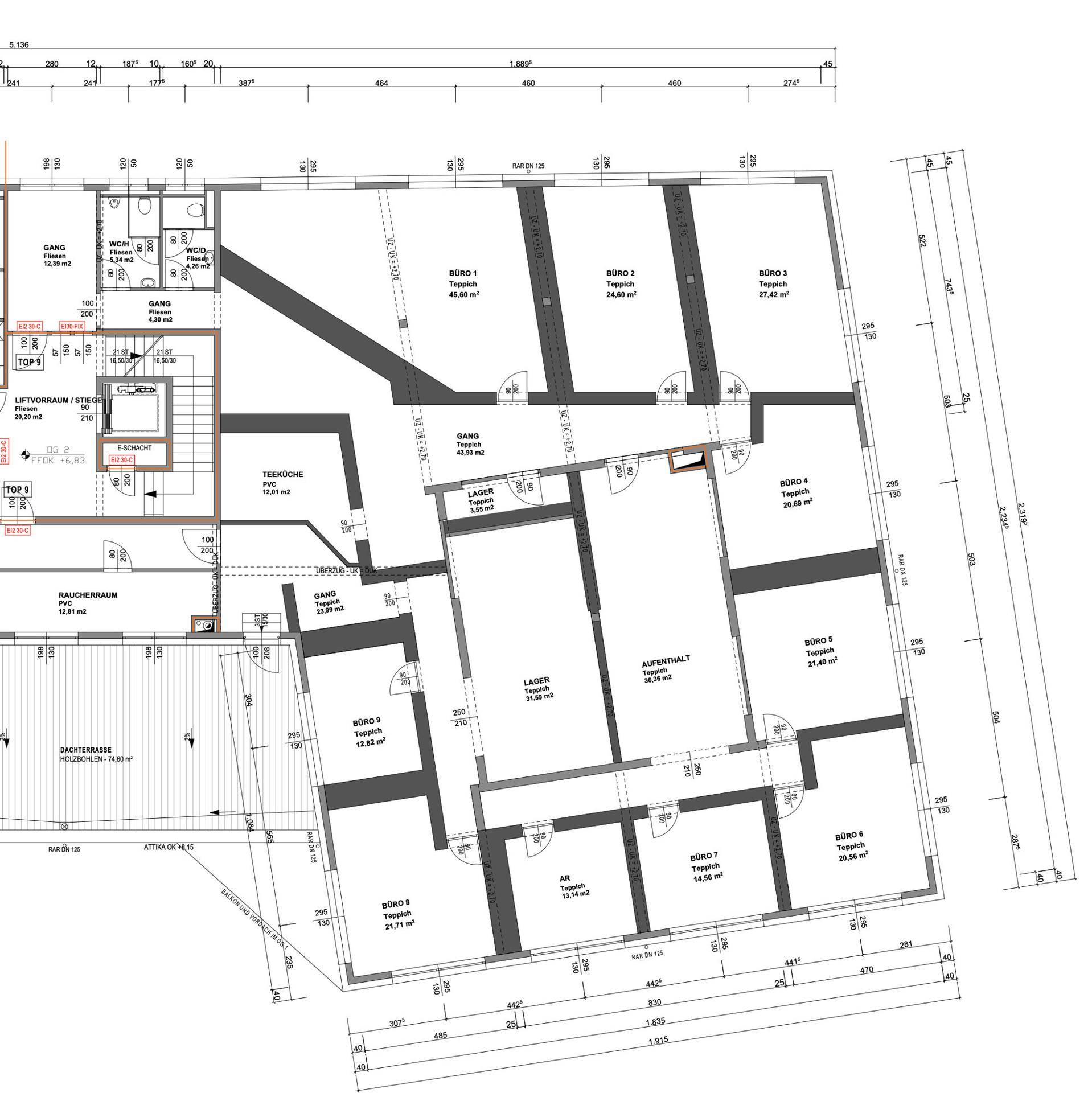 Detaillierter Grundriss mit mehreren Büros, Lagerräumen, einer Teeküche und Fluren.
