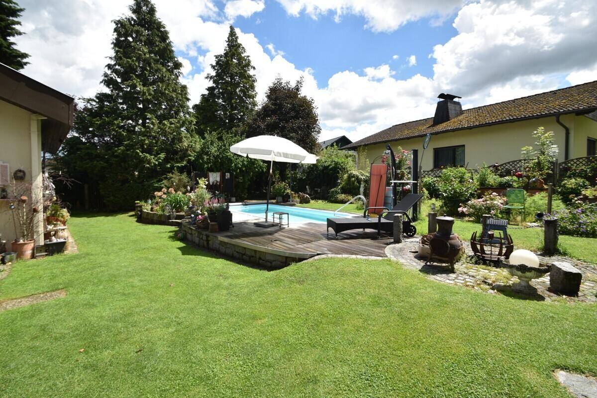 Großzügiger Bungalow in Waldrandlage mit Pool und Ausbaupotenzial in Pfaffenberg (Ardagger) - Mehr