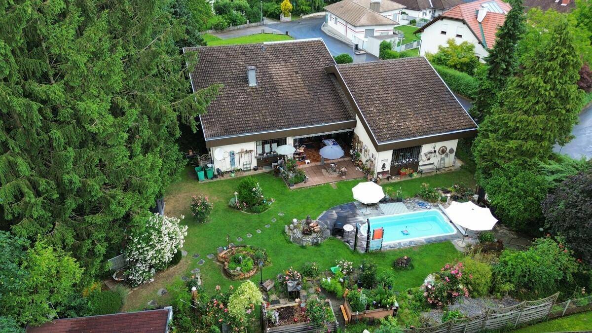 Großzügiger Bungalow in Waldrandlage mit Pool und Ausbaupotenzial in Pfaffenberg (Ardagger) - Ansicht 2