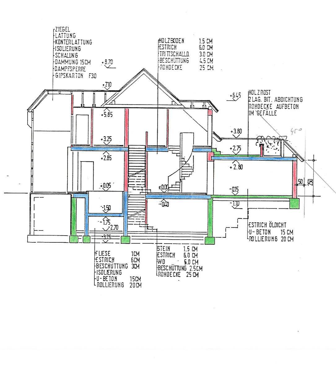 Architektonischer Schnittplan des Gebäudes, der die verschiedenen Geschossebenen darstellt.