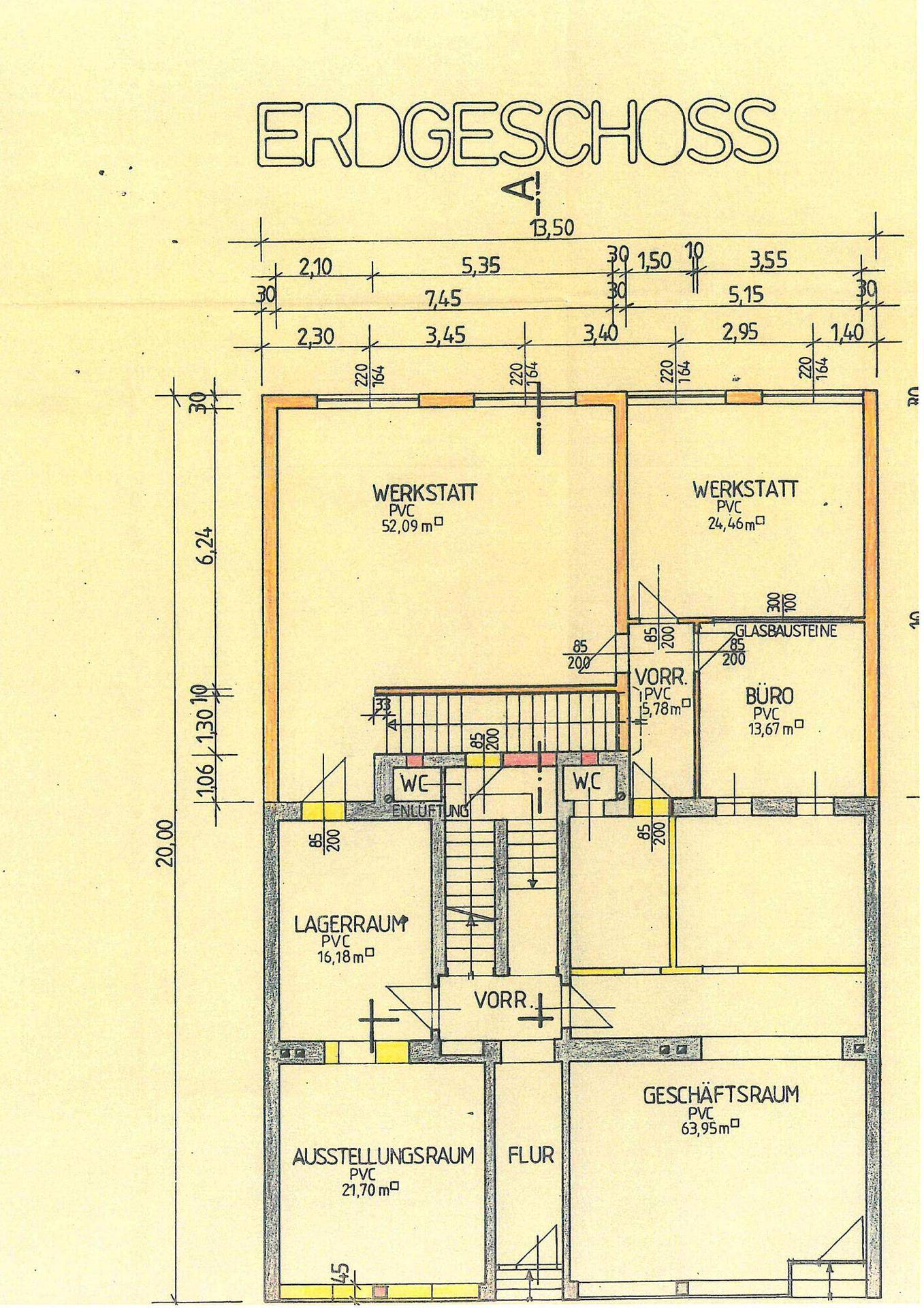 Grundriss des Erdgeschosses mit Werkstätten, Büro, Lagerraum und Ausstellungsflächen.