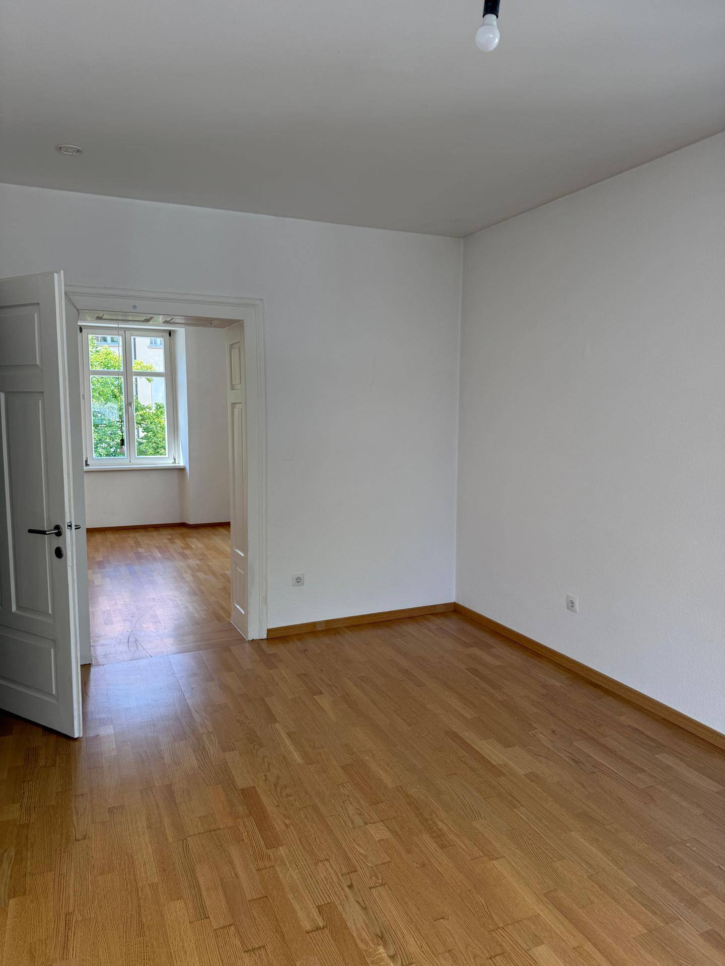 Stilvolle, sanierte 3 Zimmer-Altbauwohnung mit großem Balkon in Top Lage – Belruptstraße 36, Bregenz - Więcej