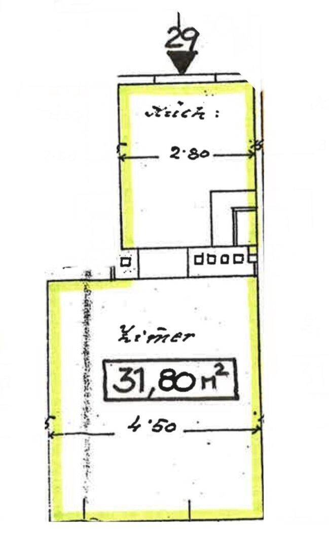 Einfacher handgezeichneter Grundriss mit zwei Räumen, darunter ein großer Lagerbereich.