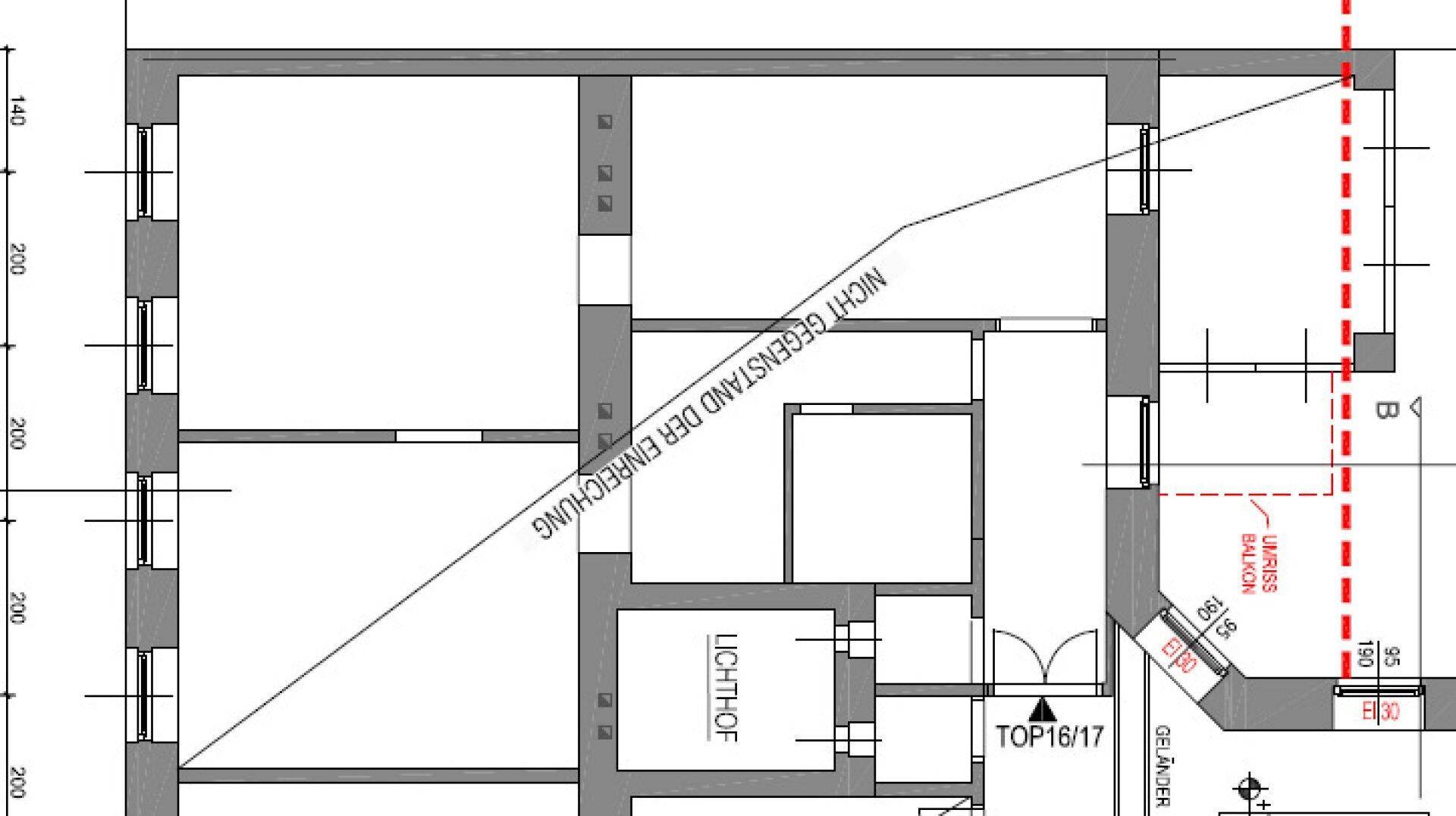 Grundriss einer Wohneinheit mit mehreren Zimmern, Balkon und Zugang zu einem Lichthof.