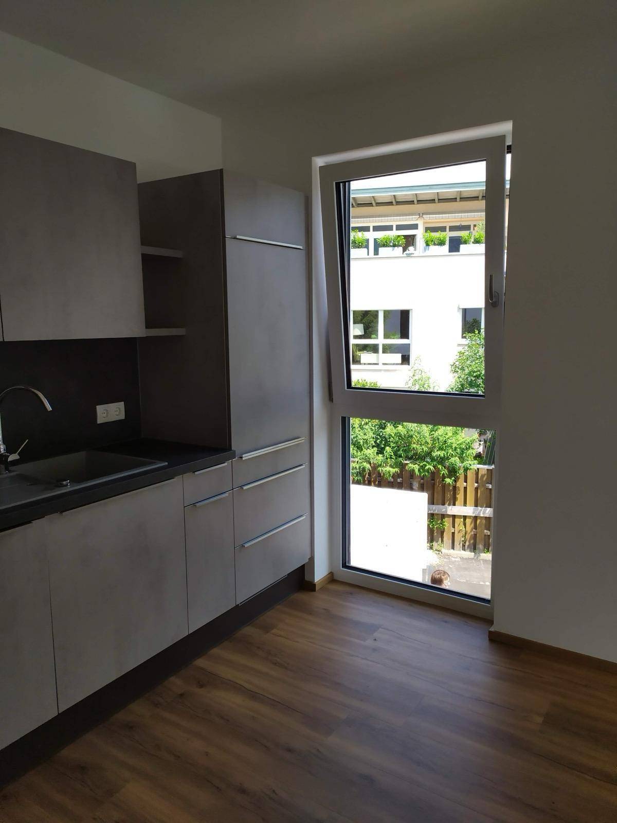 3-Zimmer-Gartenwohnung, Einbauküche, 2 Tiefgaragenstellplätze mit E Lademöglichkeit in Zell - Mehr