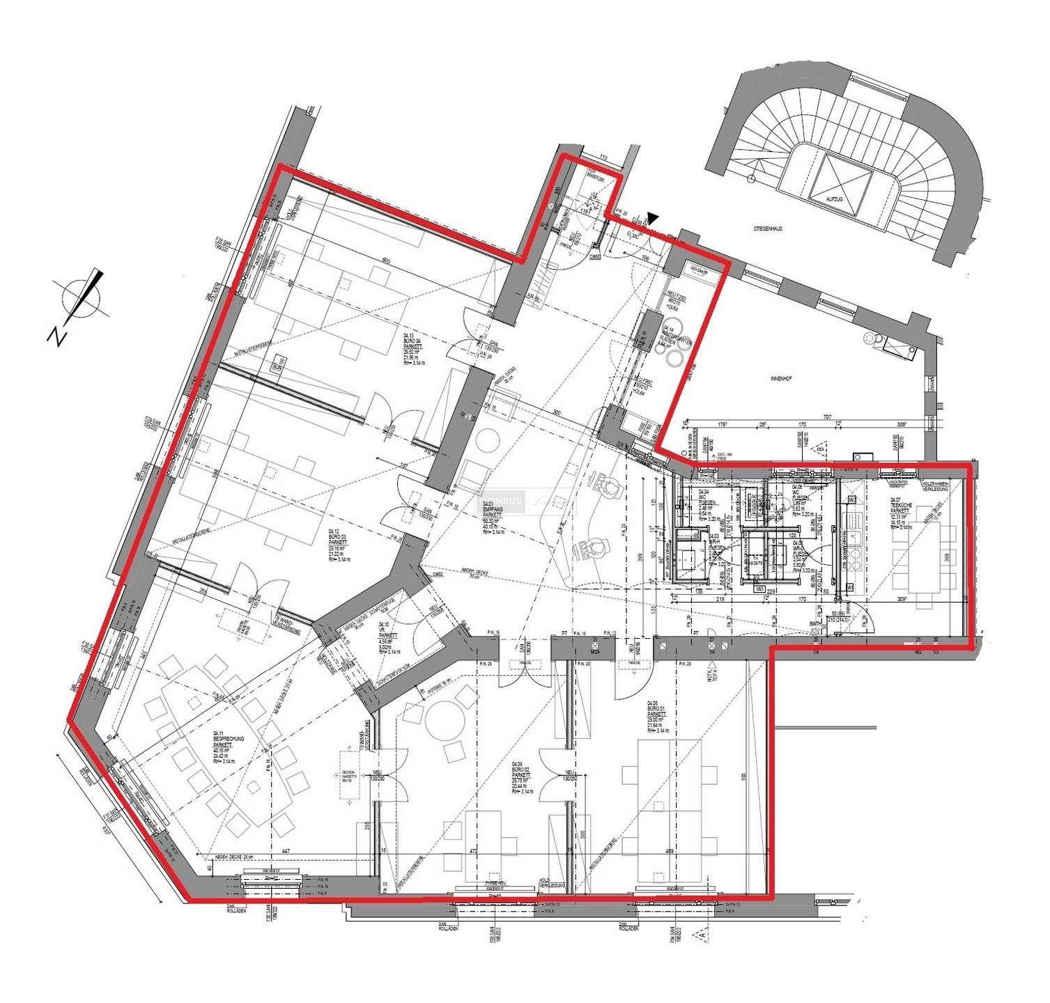 Detaillierter Grundrissplan einer Immobilie mit markierter Fläche und Treppenhaus.