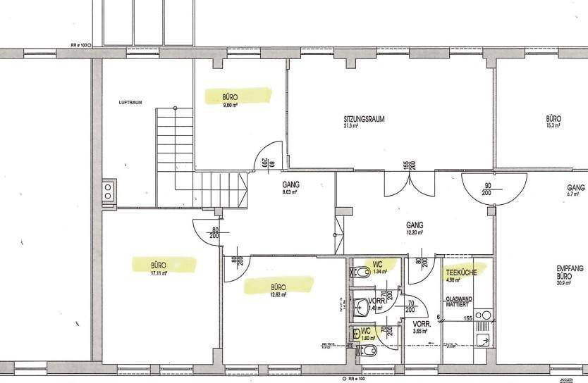 Grundrissplan zeigt mehrere Büros, einen Sitzungsraum, Teeküche und Toiletten.