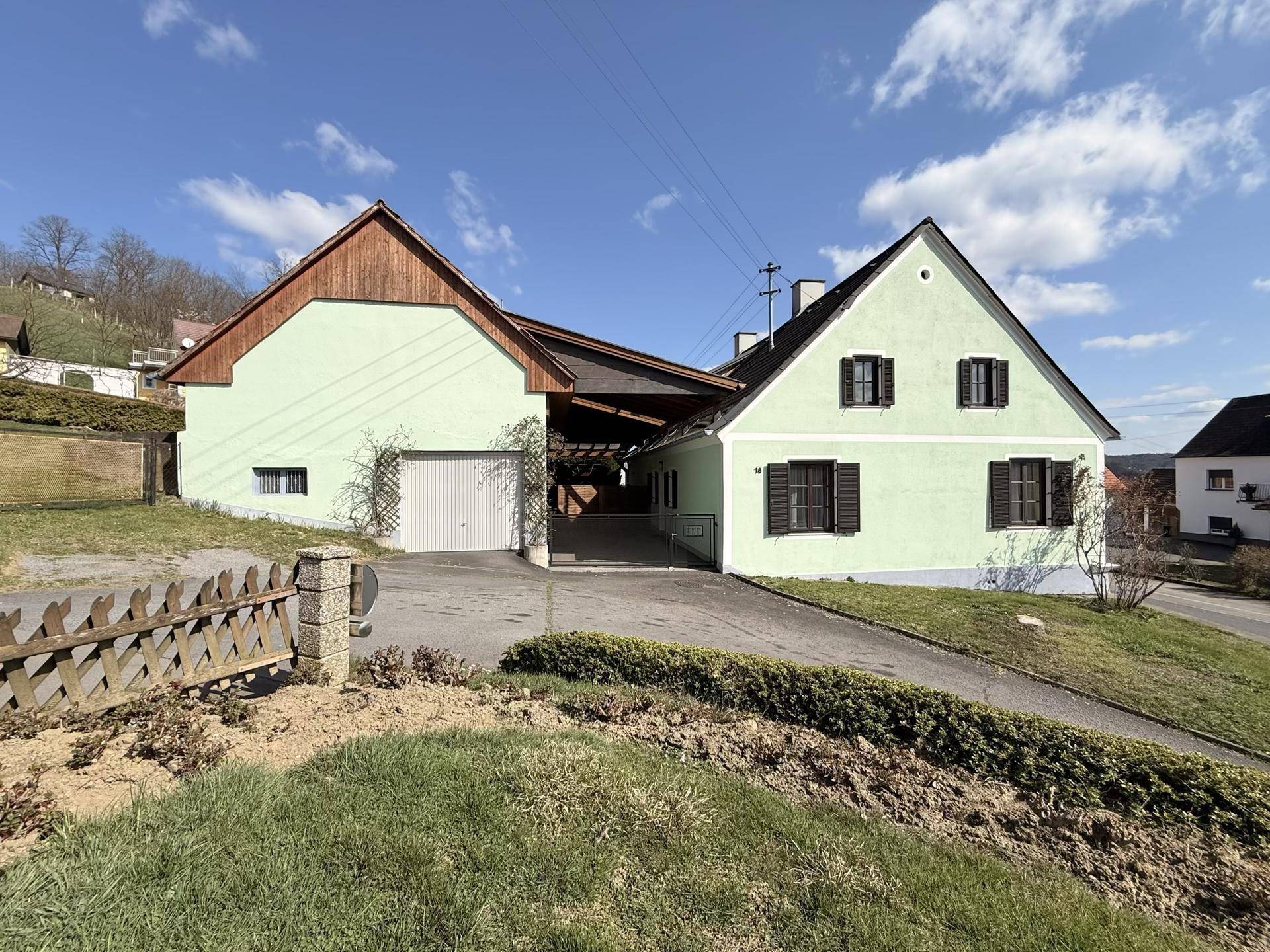 Einfamilienhaus mit viel Platz, eingezäuntem Garten und Nebengebäude in Fehring/Umgebung - Ansicht 6