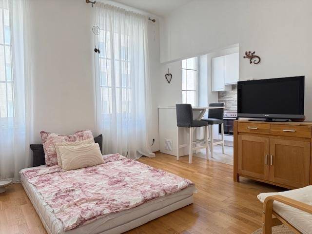 entzückende Altbau 1 Zimmer Wohnung - Widok 2