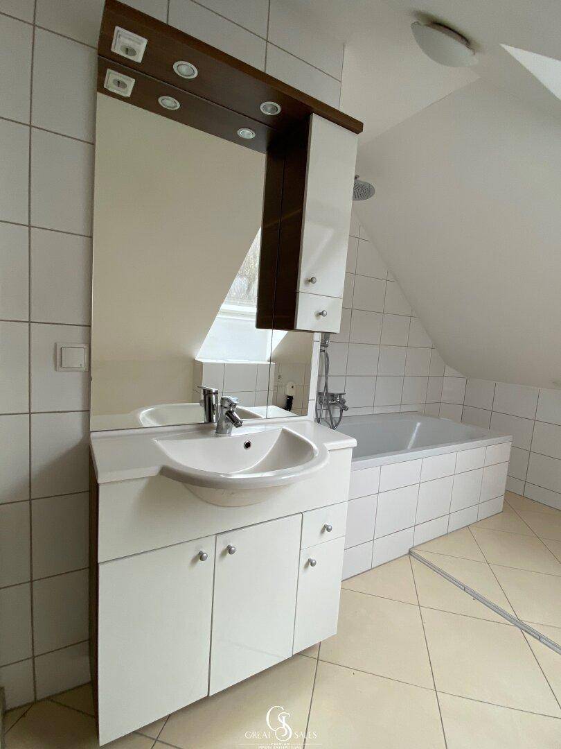 Waschbecken mit Verbau