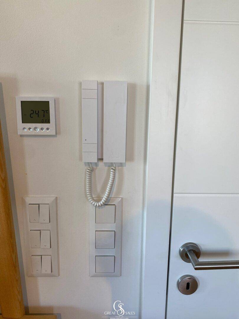 Bedienung elektrisch regelbare Fußebodenheizung & elektrische Rolläden