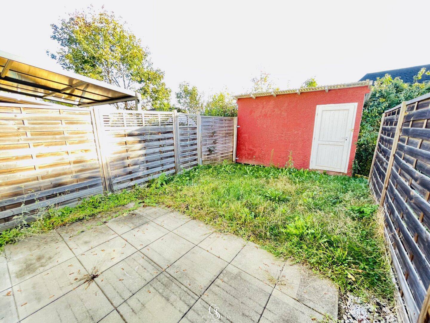 Garten mit Terrasse & Gartenhäuschen