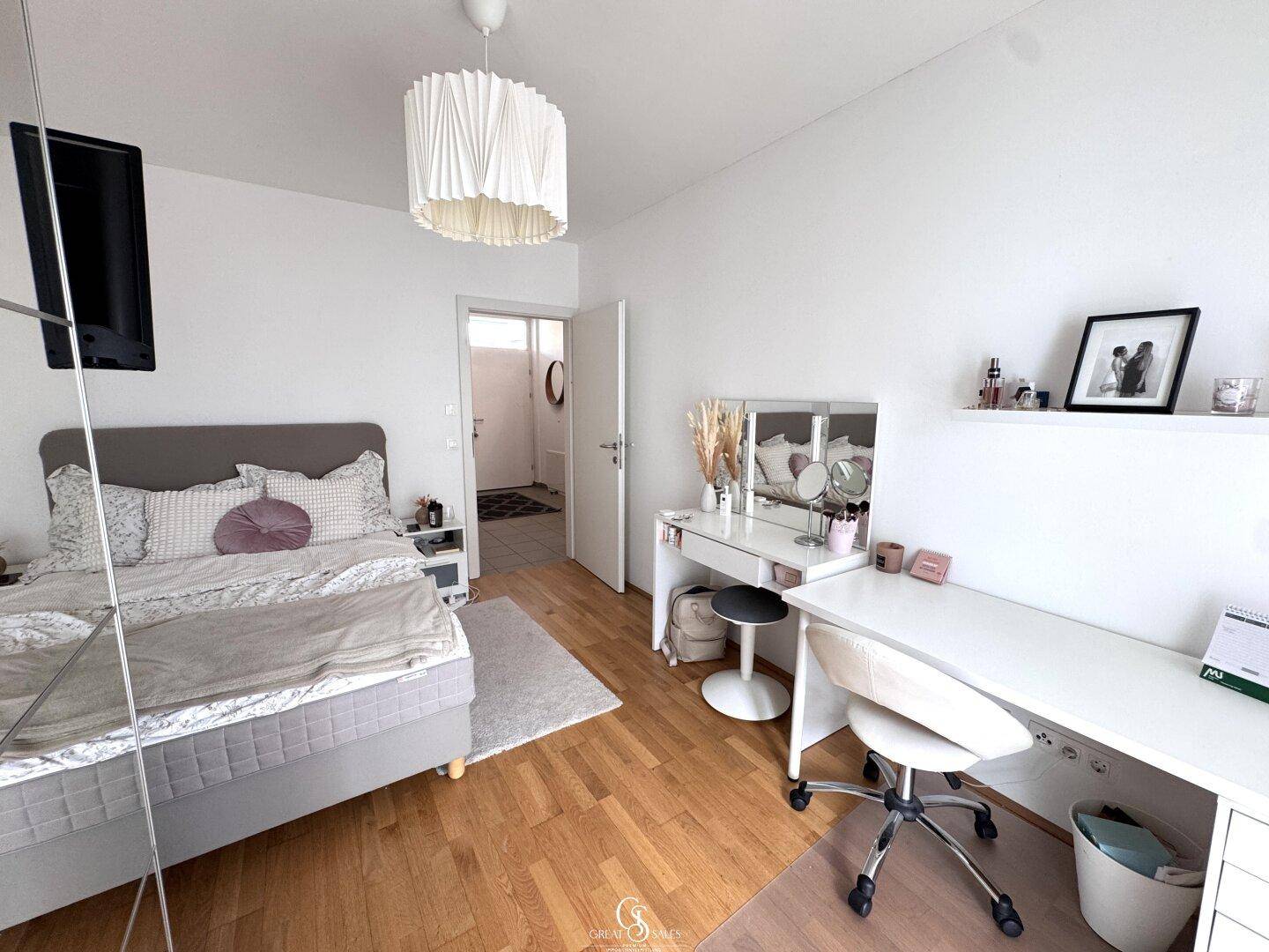 Schlafzimmer 1