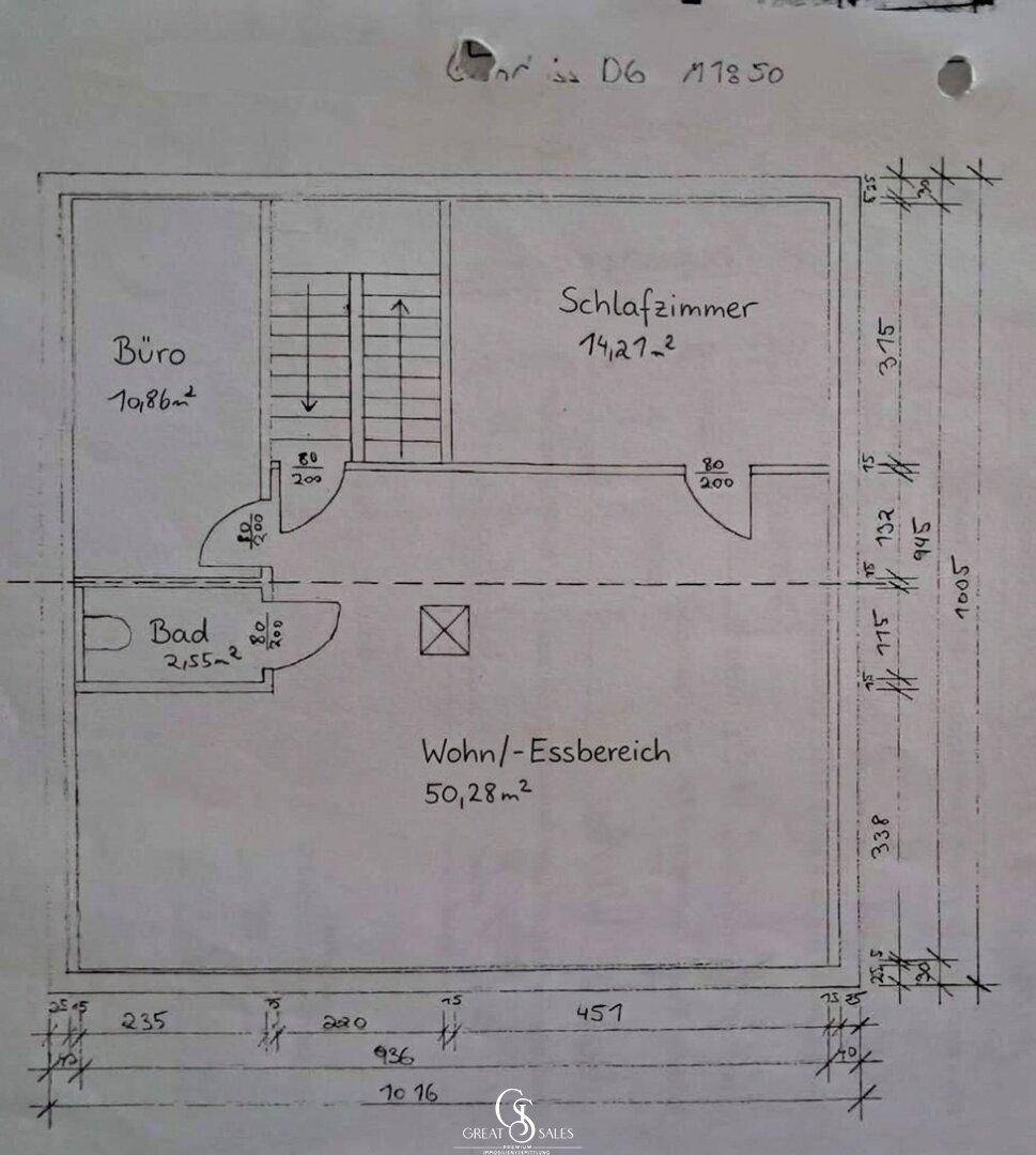 Handgezeichneter Grundriss des Dachgeschosses mit Schlafzimmer, Büro und Wohn-/Essbereich.
