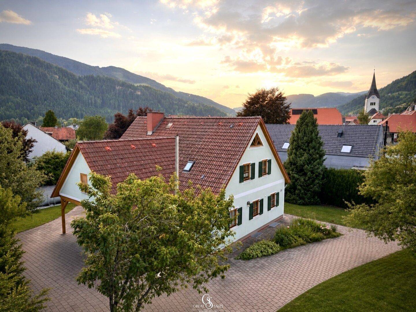Einfahrt / Haus / Garten