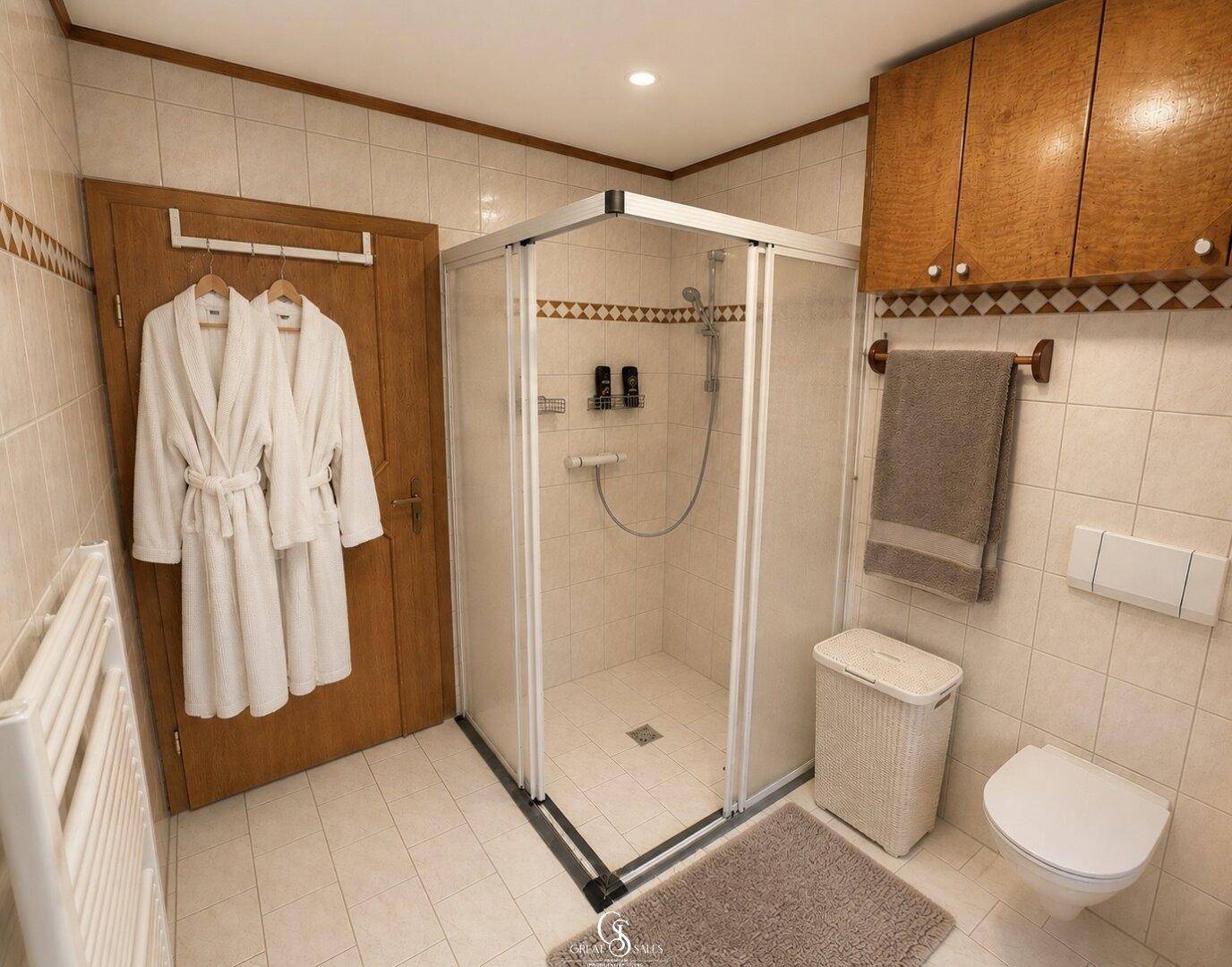 Badezimmer-1 (Erdgeschoss) - mit extra großer, barrierefreier Dusche (rollstuhlgerecht)