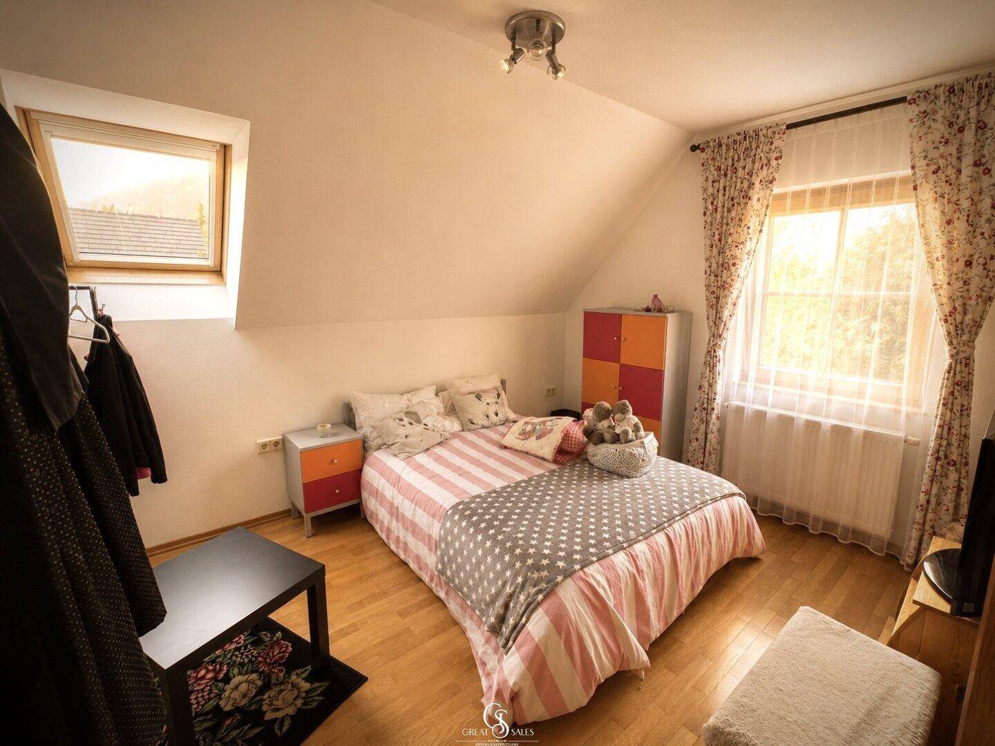 Schlafzimmer-2 (Obergeschoss)