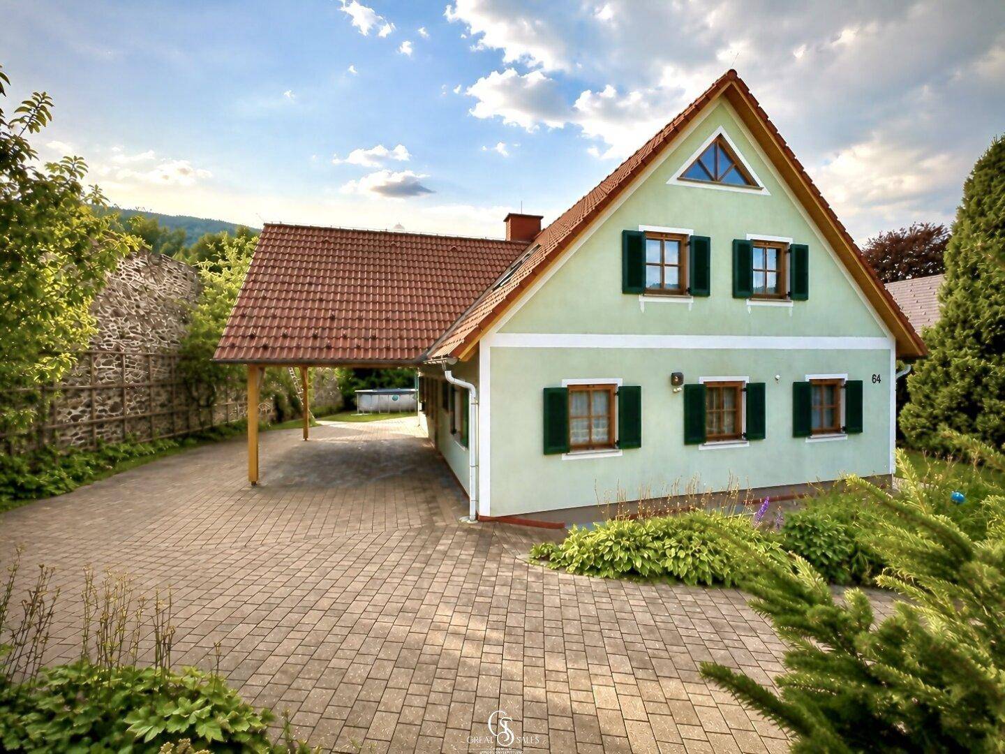 Carport und Eingangsbereich