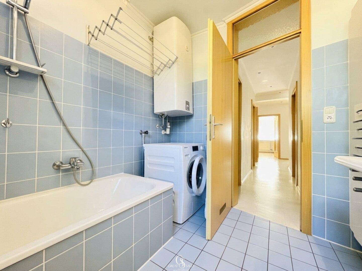 Bad mit Badewanne