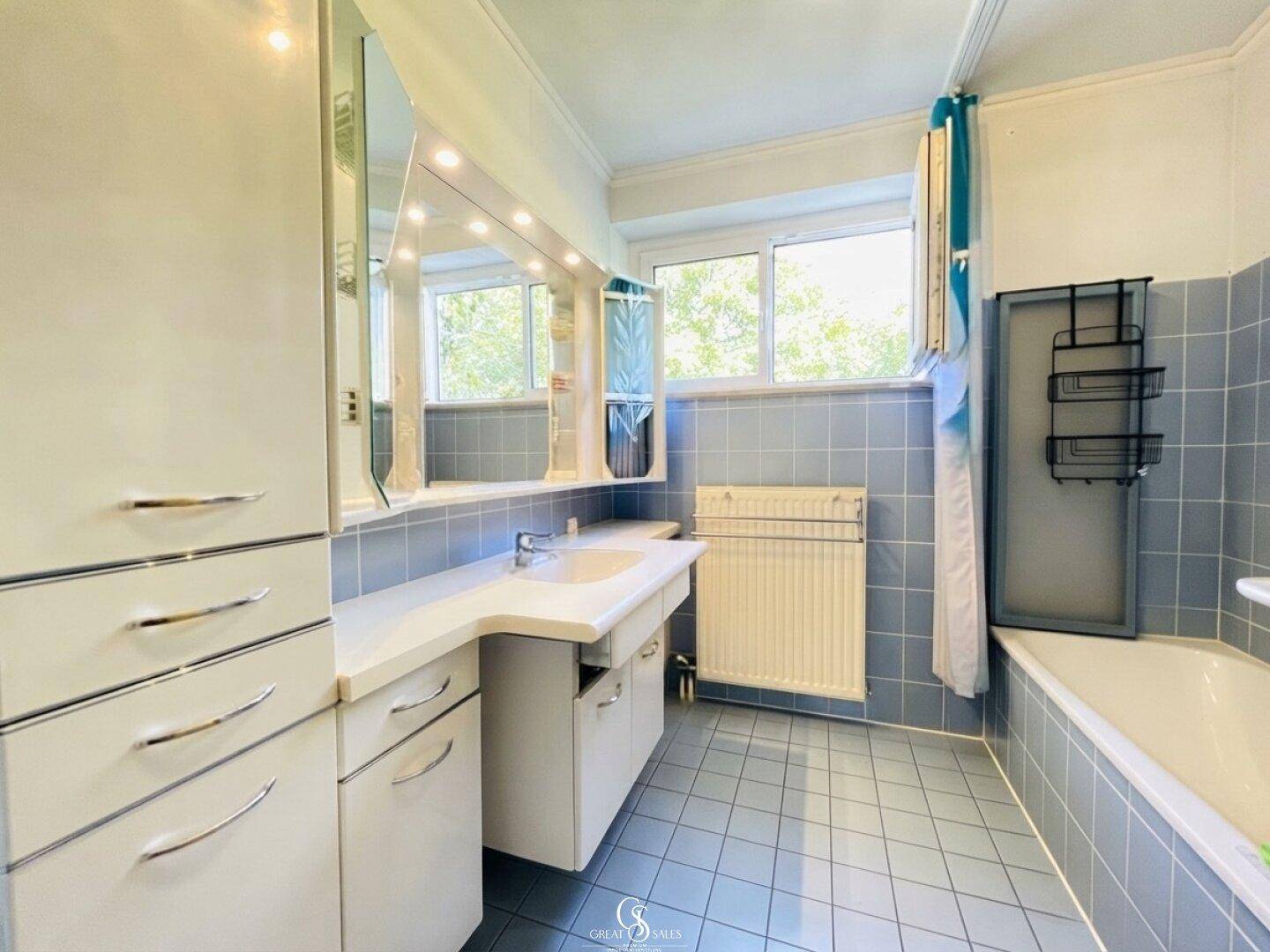 Bad mit Badewanne