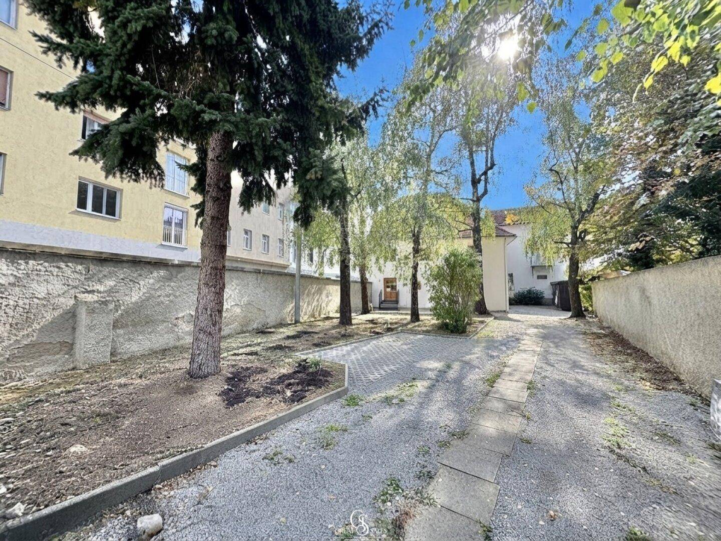 Garten/Parkplatz