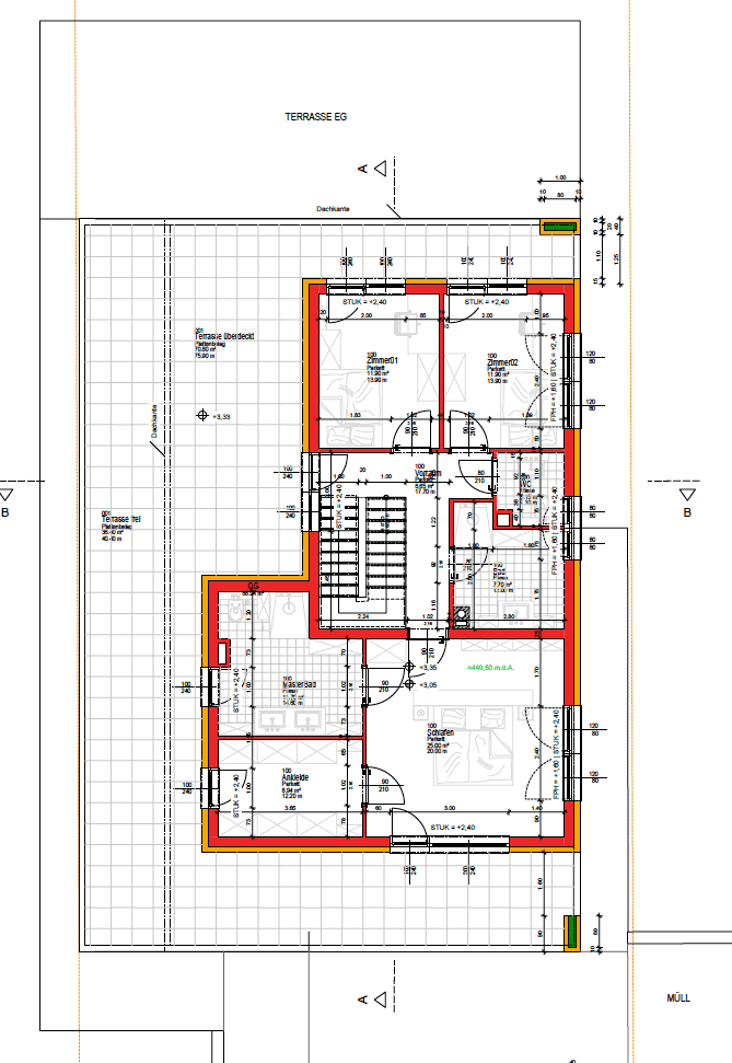 Grundriss des Obergeschosses mit mehreren Schlafzimmern, Bädern und Zugang zu einem Balkon.