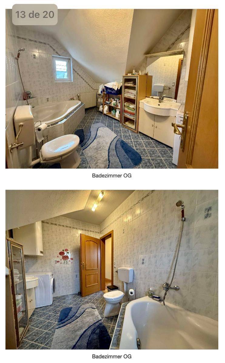Badezimmer im Obergeschoss mit Badewanne, Dachschräge und hellen Fliesen.
