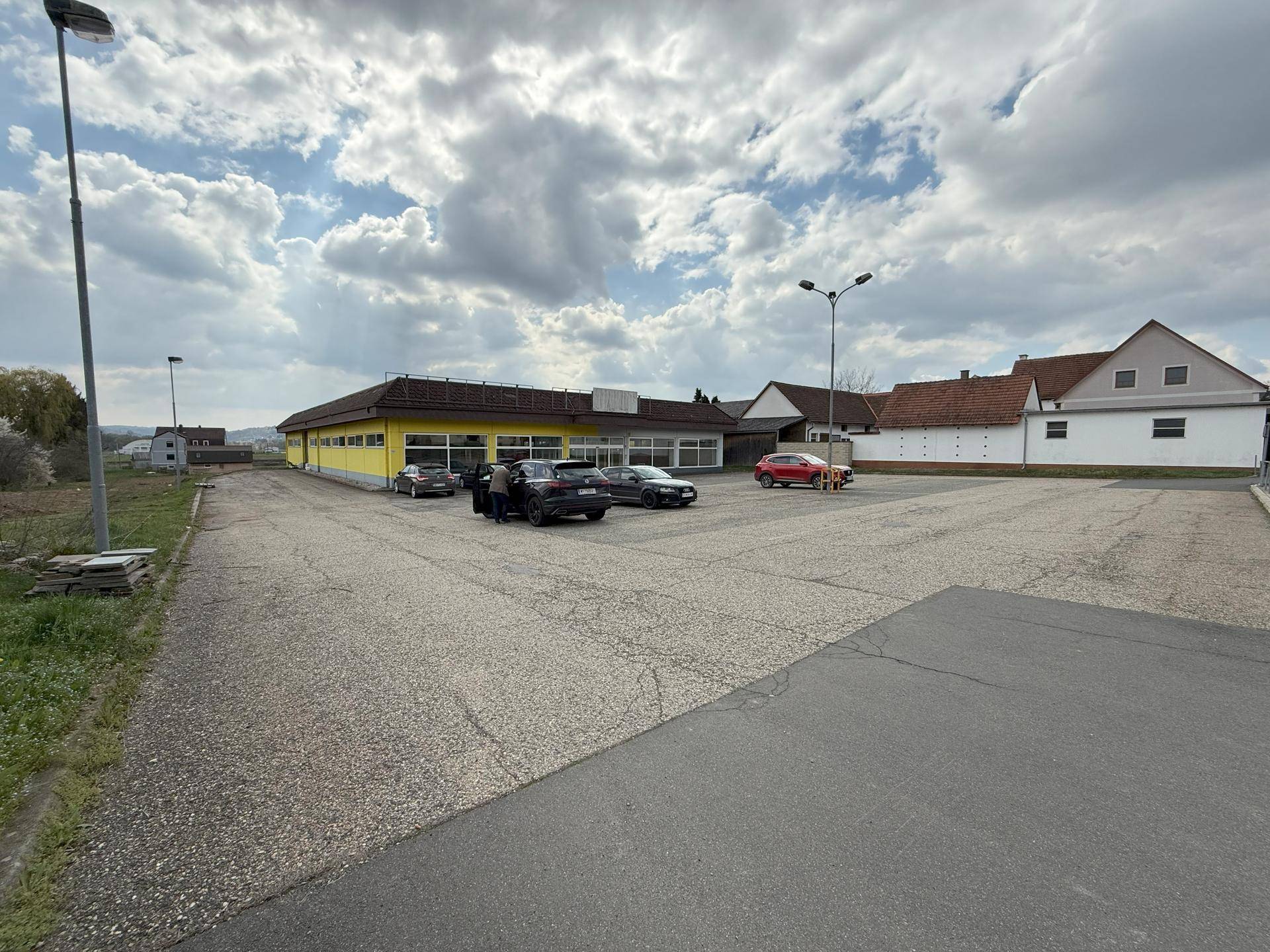 Geschäfts-/ Lagerfläche inkl. Parkplätze | Jennersdorf | Günstiger Solarstrom - Ansicht 2